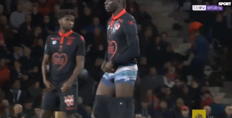 欧冠：巴黎大胜曼联 内马尔建功（欧冠：巴黎完胜曼联，内马尔破门）