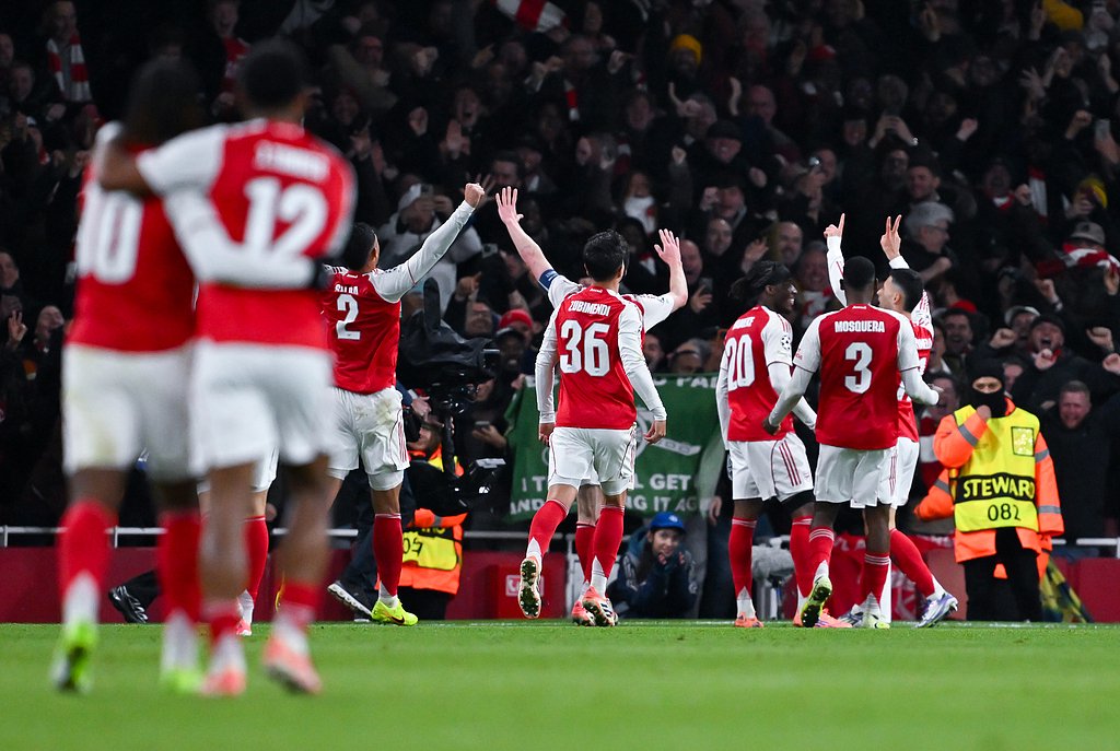 TA：巴萨伤病激增&体能改革失效，引发更衣室不满与矛盾升级（TA：巴萨遭伤病潮夹击，体能改革未见成效，更衣室不满升级）