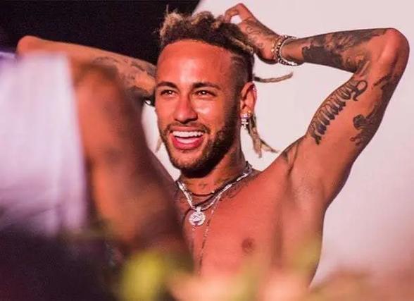 米体：国米想让邓弗里斯在意超杯半决赛对阵博洛尼亚时复出（米兰体育报：国米盼邓弗里斯赶上意超杯半决赛战博洛尼亚）