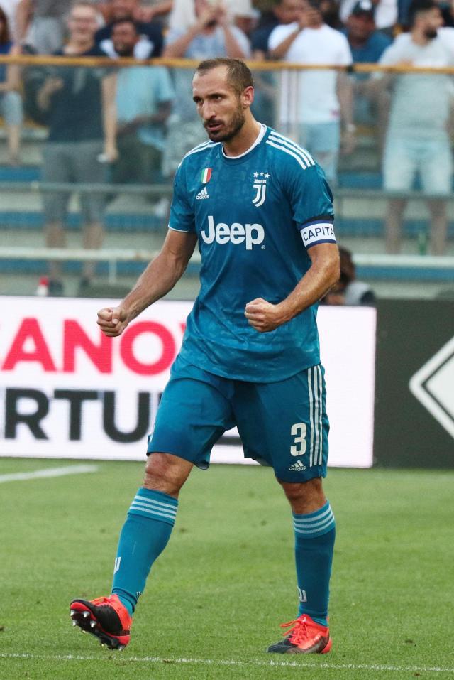 今日亚泰降级，而昨日以亚泰梯队为班底的泰州队夺得苏超冠军（冰火两重天：亚泰今日降级，昨日由亚泰梯队为班底的泰州队加冕苏超冠军）