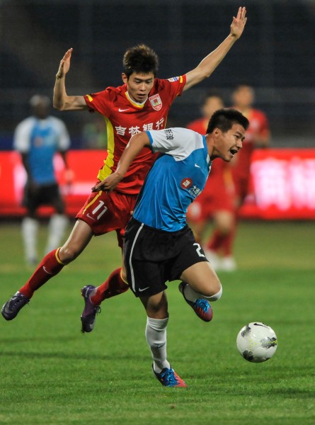 体育精神，霍伊伦祝贺麦克托米奈和苏格兰晋级世界杯（霍伊伦致贺麦克托米奈与苏格兰晋级世界杯，彰显体育精神）