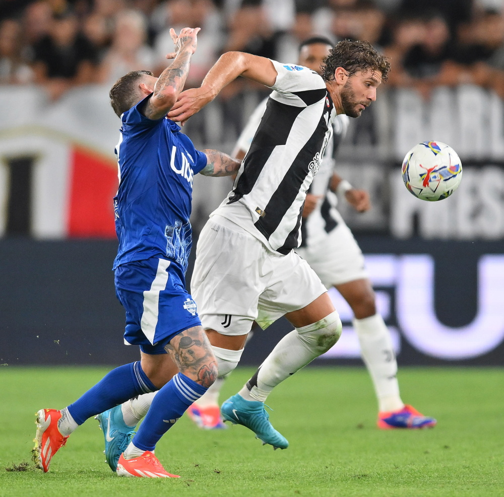 地上足球：梅西带队迈阿密夺冠，球王伟大无需多盐？（梅西率迈阿密夺冠：球王伟业，毋须多言）