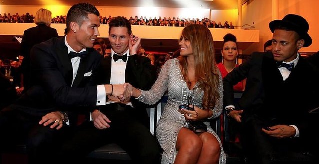 马明宇隔空给邵佳一加油：非常期待佳一率领国足走出低谷（马明宇隔空声援邵佳一：盼其率国足摆脱低迷）