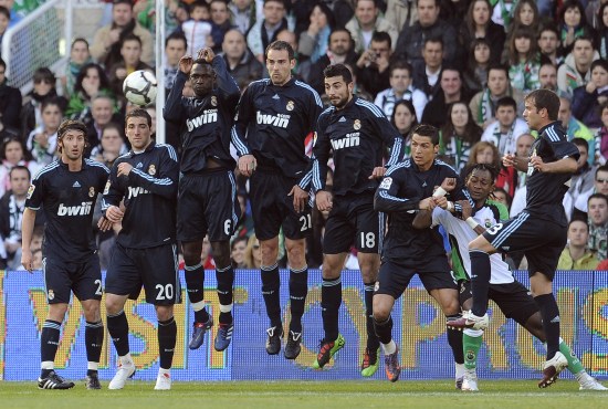 德天空：法比奥-席尔瓦对出场时间不满，考虑冬窗离开多特（德媒：法比奥-席尔瓦出场机会不足心生不满，或冬窗离开多特）